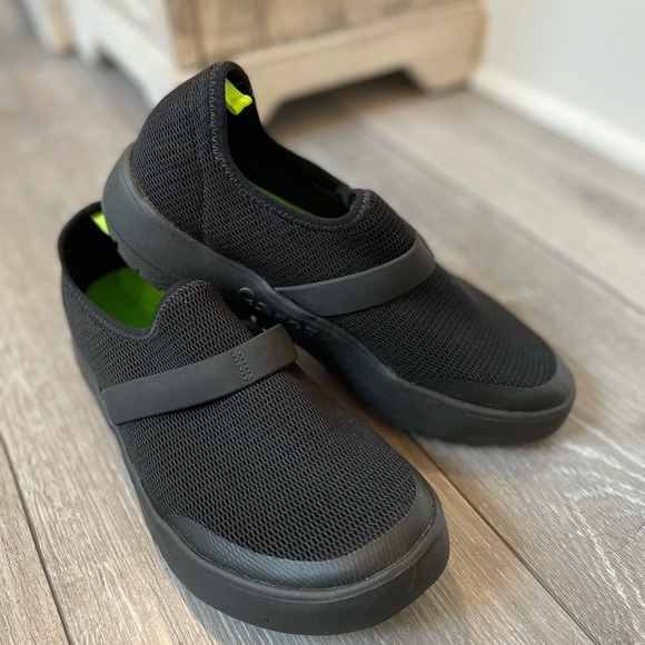 OOFOS Slide on - Picture 3 of 3